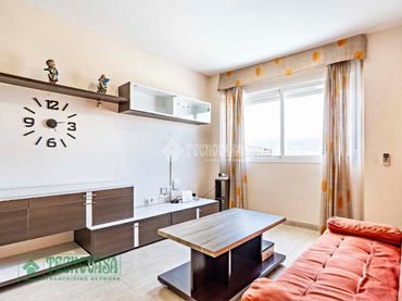Piso con balcón en venta en C. Géminis