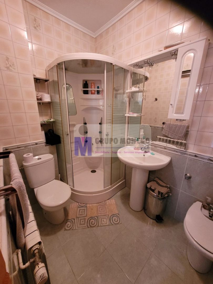 Baño de Piso en venta en Allariz con Calefacción, Amueblado y Horno