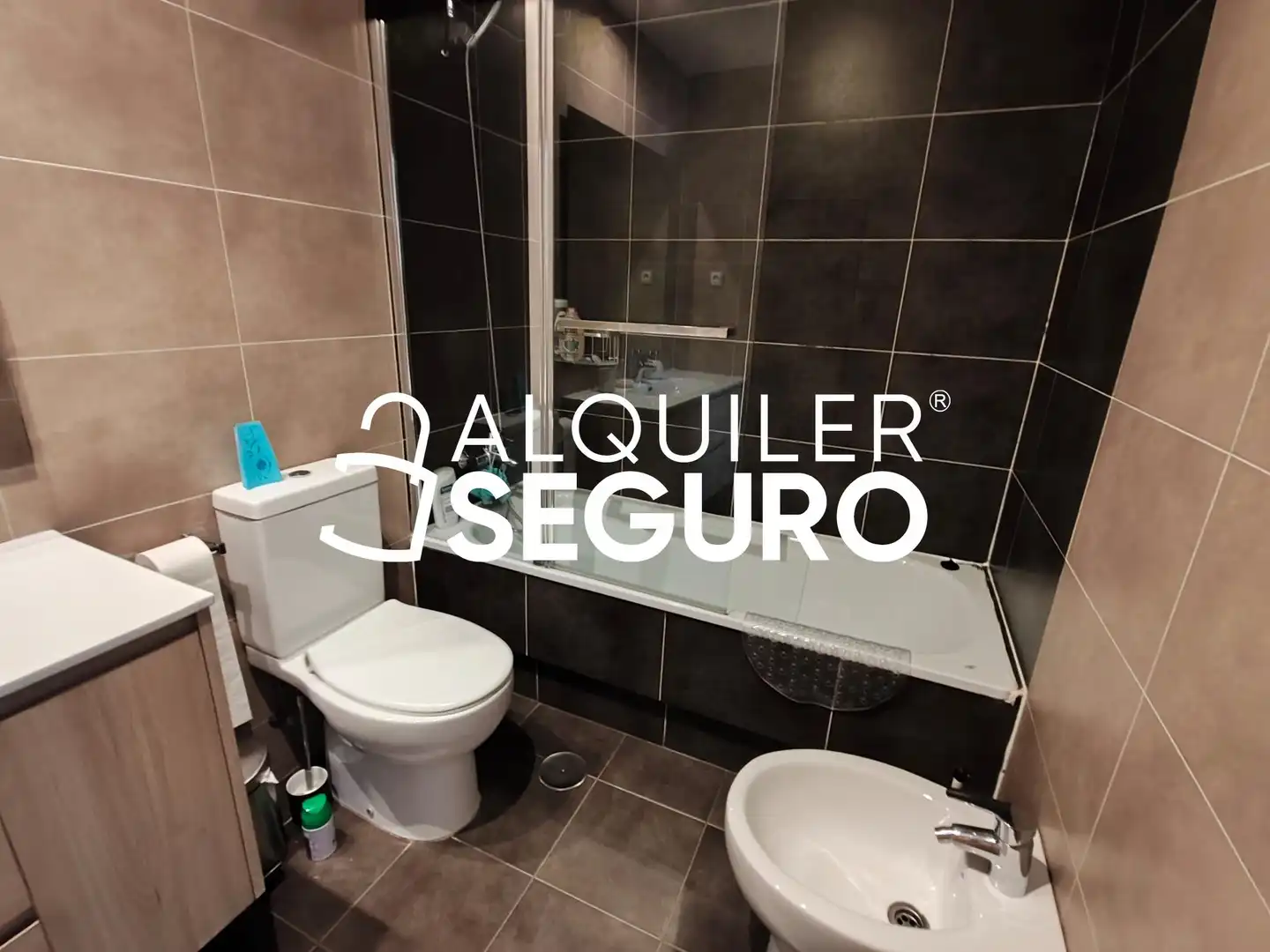 Bany de Pis de lloguer en Madrid amb Aire condicionat, Calefacció i Piscina