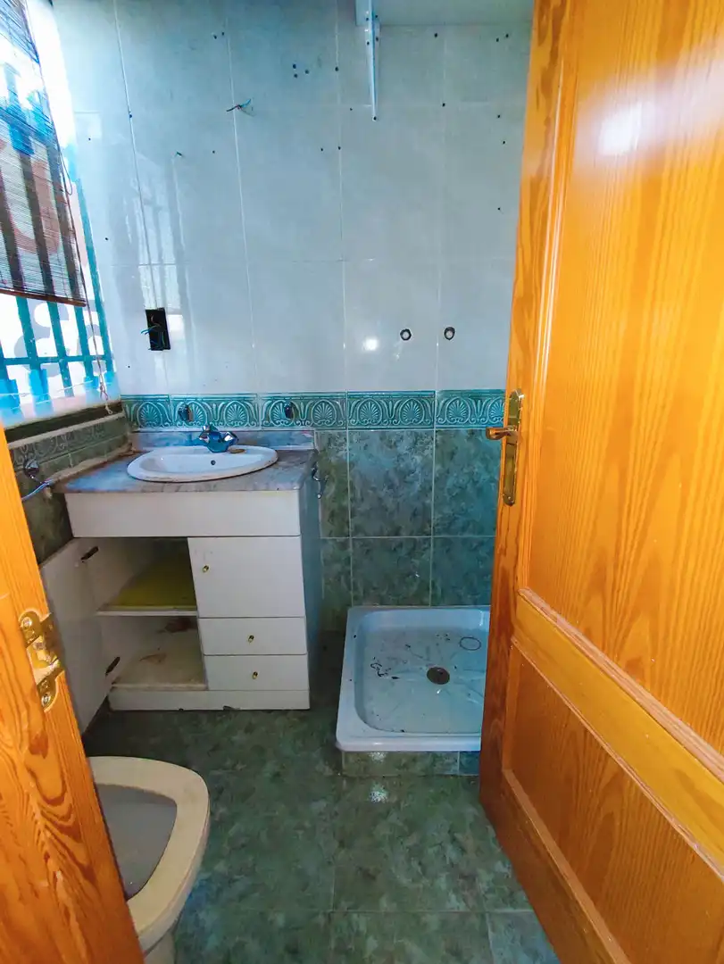 Bathroom of Industrial buildings for rent in Palencia