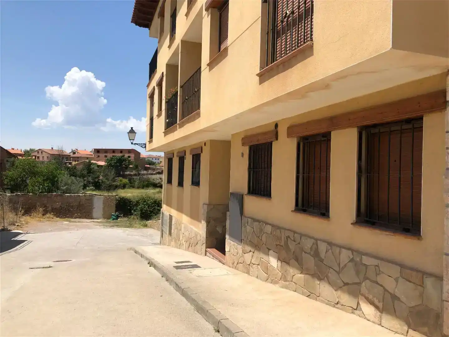 Vista exterior de Piso en venta en Mora de Rubielos con Jardín privado, Trastero y Amueblado