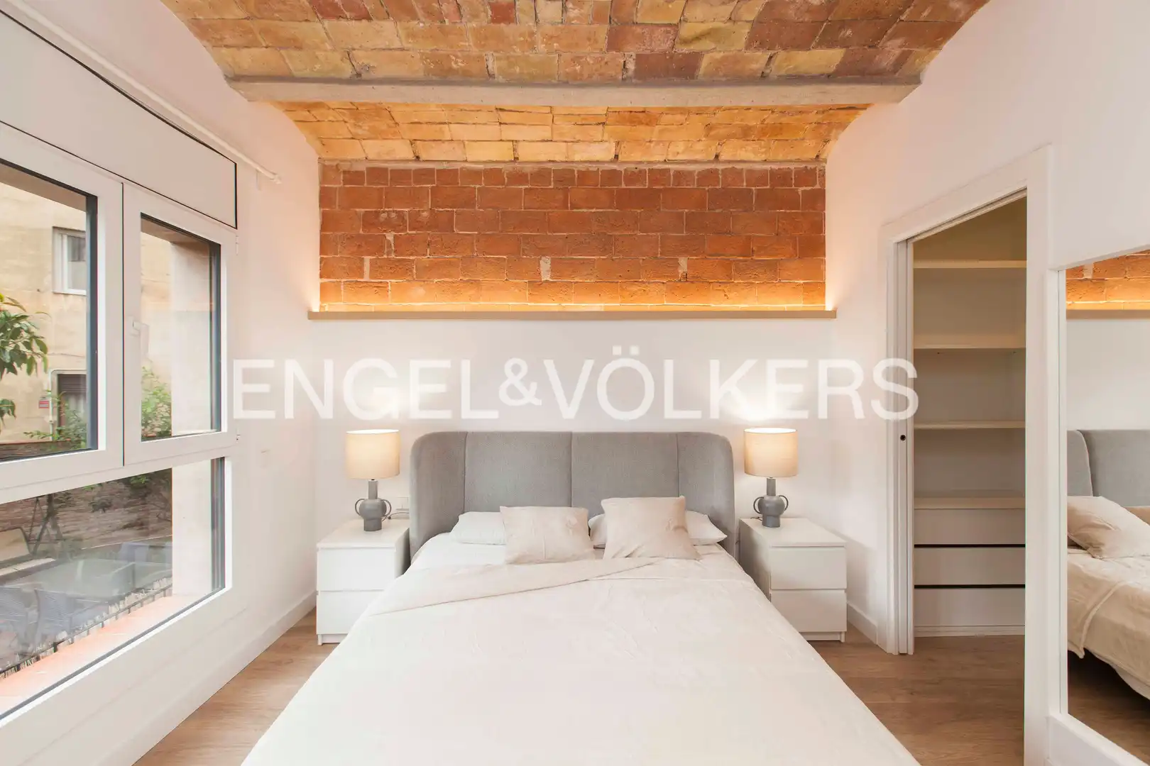 Bedroom of Flat for sale in Barcelona  with Air Conditioner, Heating and Parquet flooring