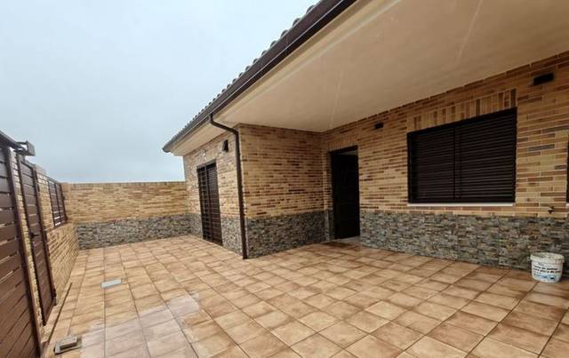 Casa adosada en Venta en Valmojado