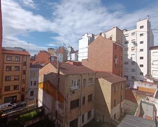 Vista exterior de Pis de lloguer en Gijón  amb Calefacció, Parquet i Forn