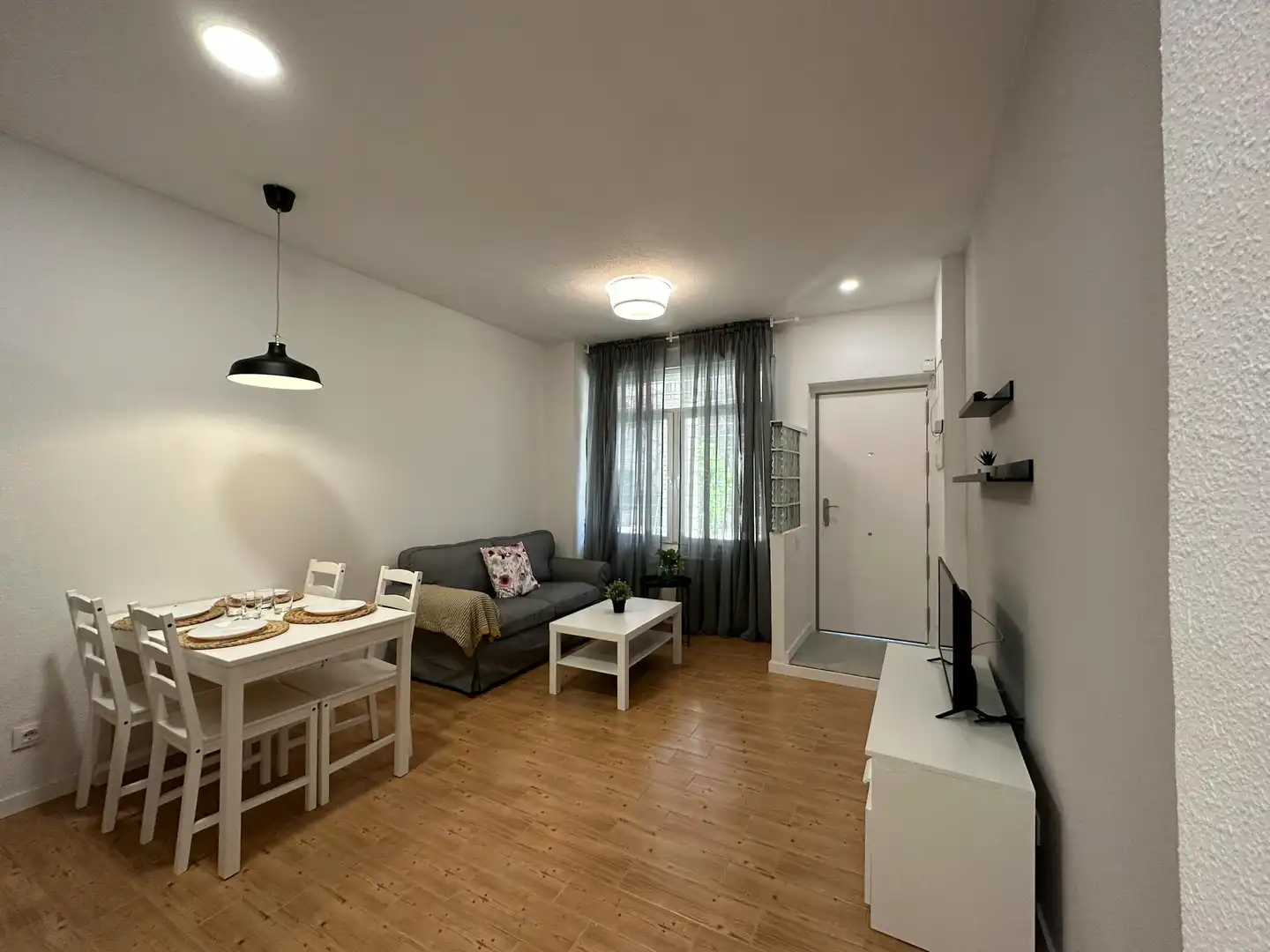 Living room of Flat for rent in Madrid  with Heating, Furnished and Washing machine