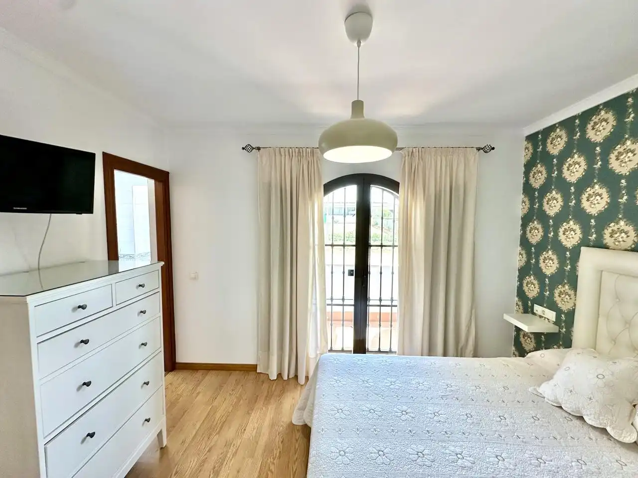 Dormitori de Casa adosada en venda en Sierra de Yeguas amb Terrassa