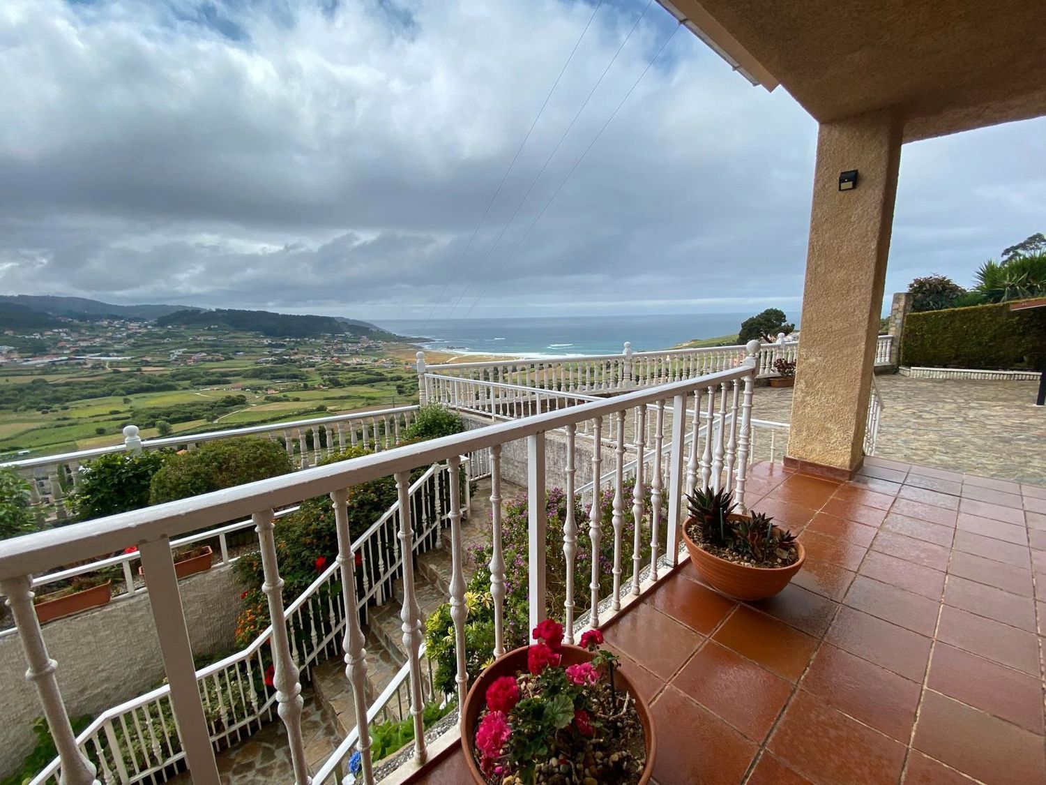 Vista exterior de Casa o xalet en venda en Arteixo amb Calefacció, Jardí privat i Terrassa
