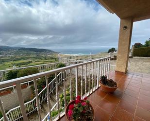 Vista exterior de Casa o xalet en venda en Arteixo amb Calefacció, Jardí privat i Terrassa