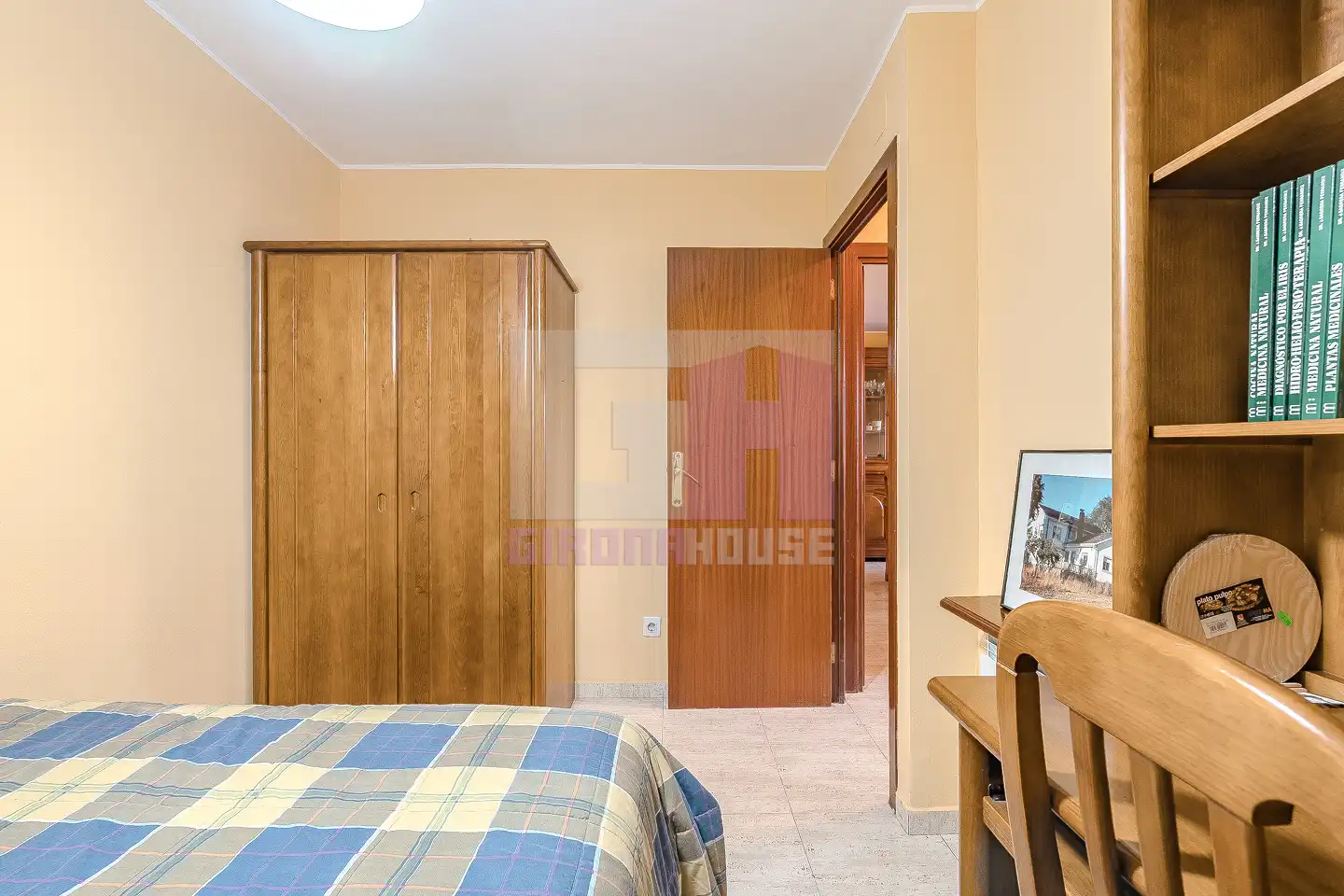 Habitación de Dúplex en venta en Salt con Calefacción, Terraza y Amueblado