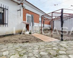 Exterior view of Single-family semi-detached for sale in Villaverde de Íscar  with Heating and Storage room