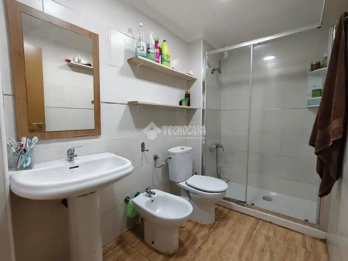 Bathroom of Flat for sale in Alicante / Alacant  with Air Conditioner and Balcony