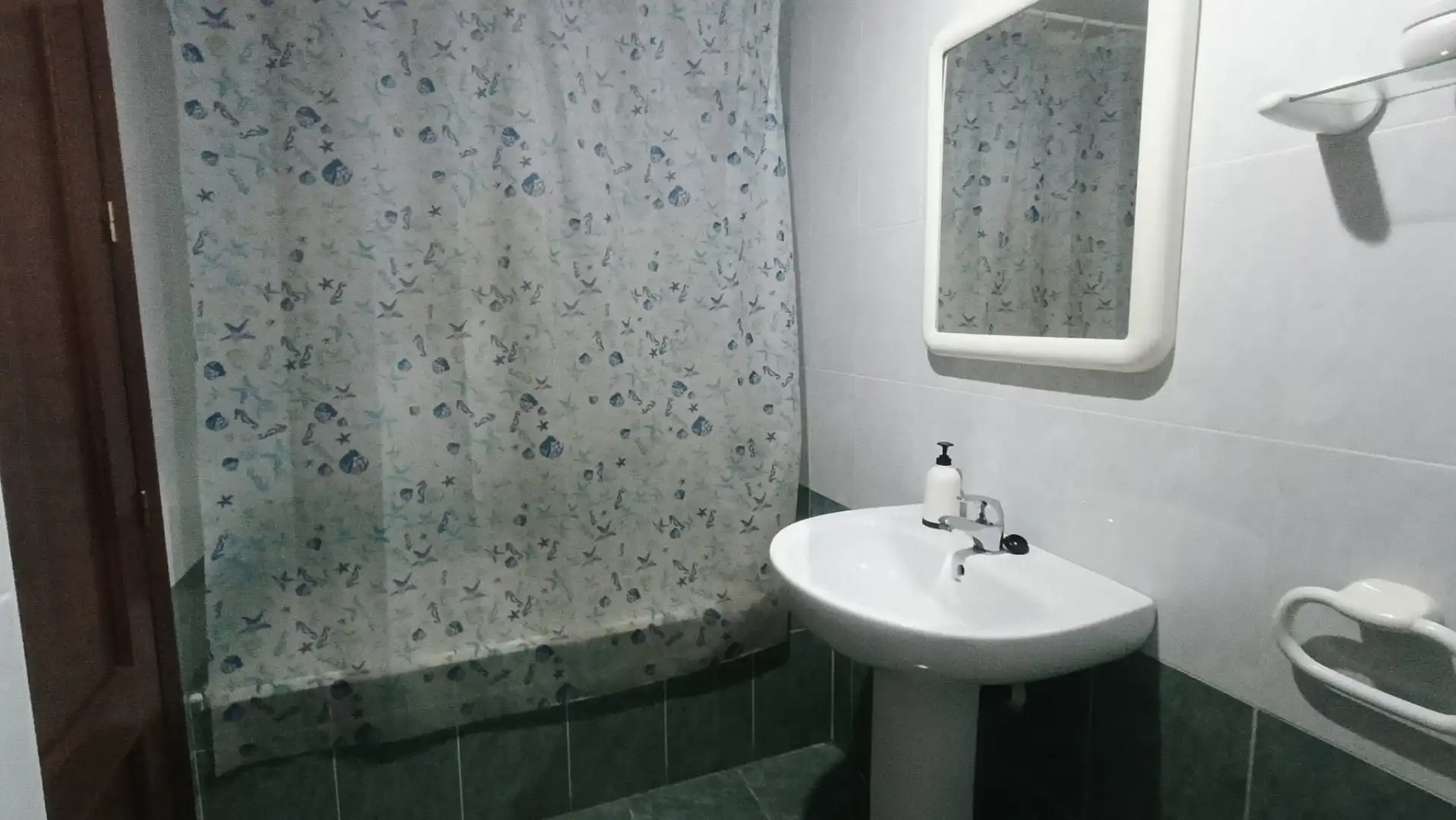 Baño de Piso de alquiler en Cartagena con Terraza, Trastero y Amueblado