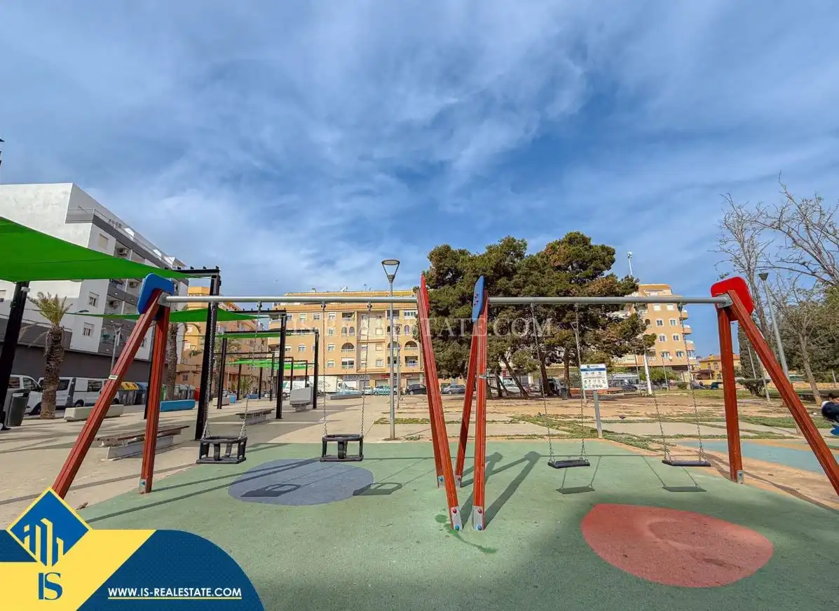 Vista exterior de Apartamento en venta en Torrevieja con Calefacción, Terraza y Amueblado