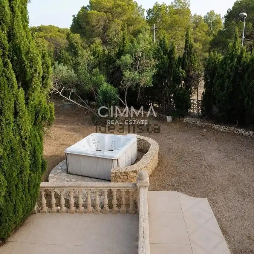 Vista exterior de Casa o xalet en venda en La Nucia amb Jardí privat, Terrassa i Traster