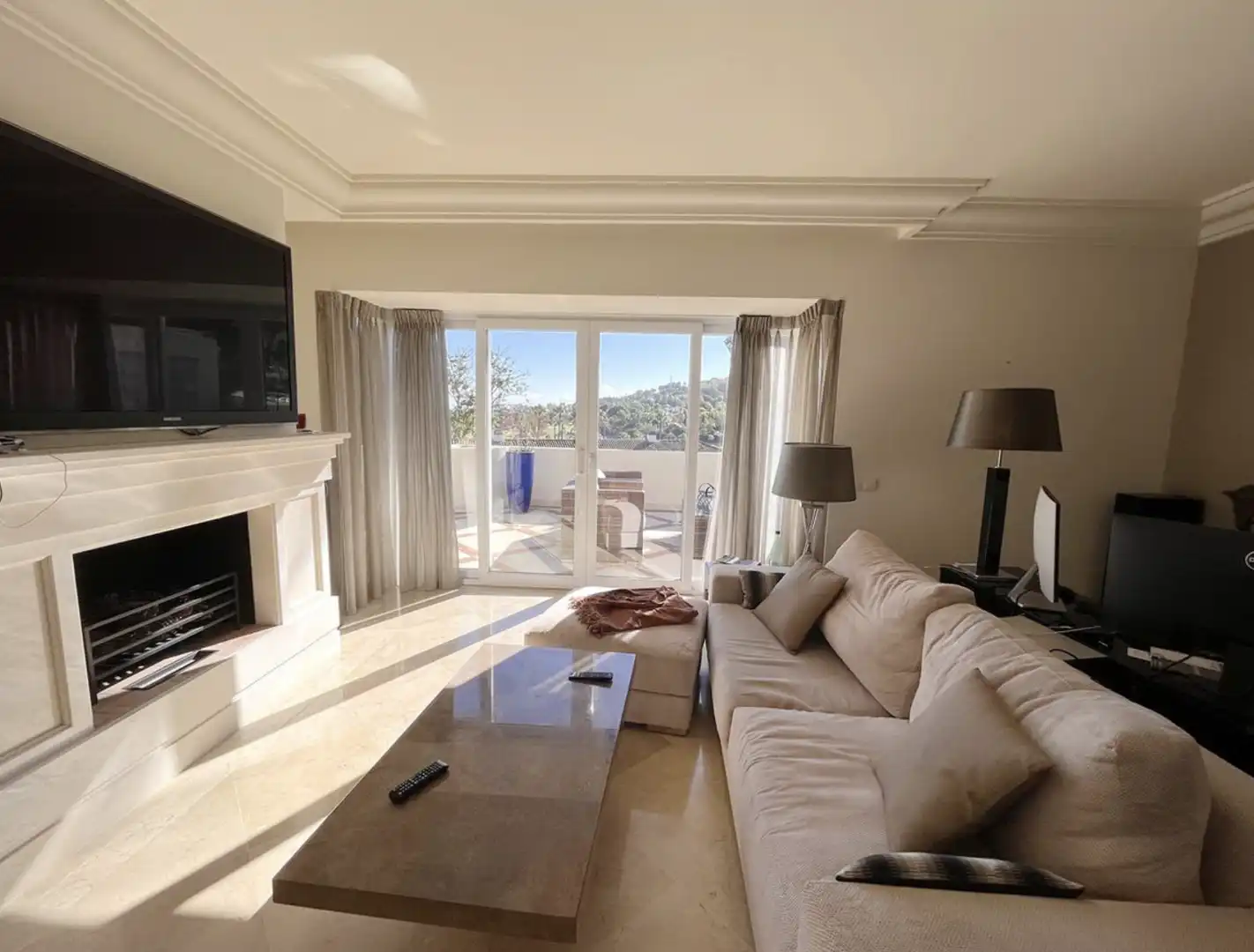 Sala de estar de Ático en venta en Marbella con Aire acondicionado, Terraza y Amueblado