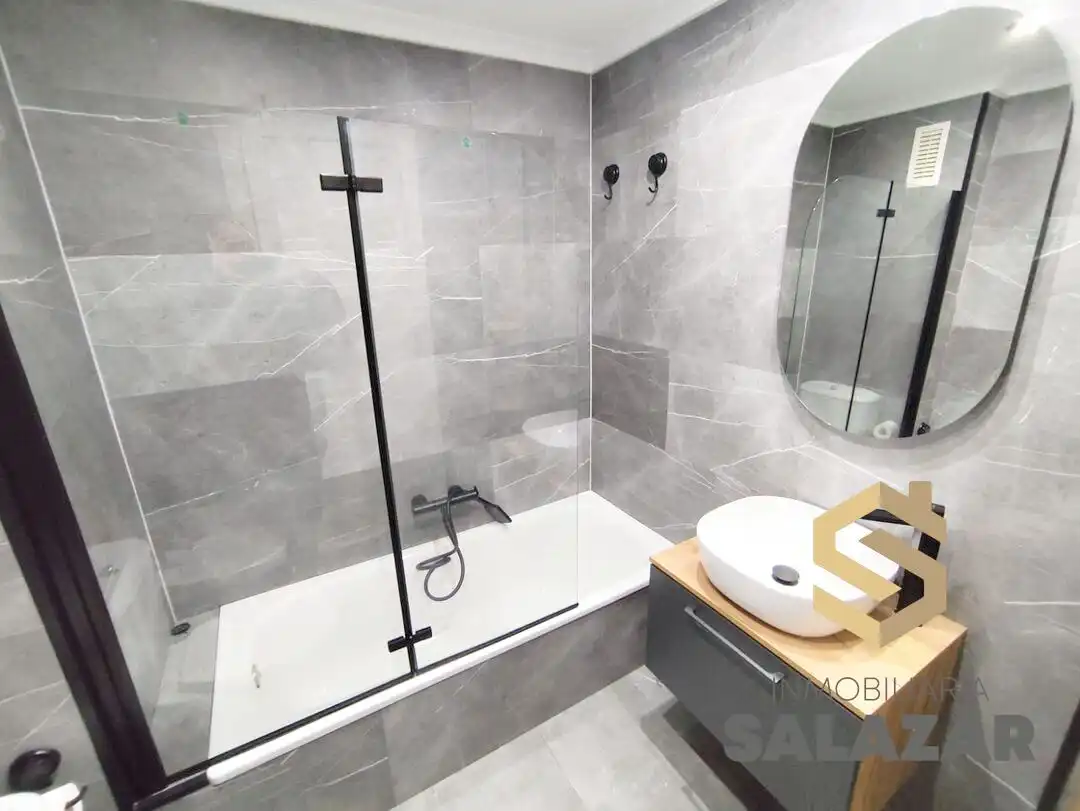 Bathroom of Flat for sale in Castro-Urdiales  with Heating, Terrace and Balcony