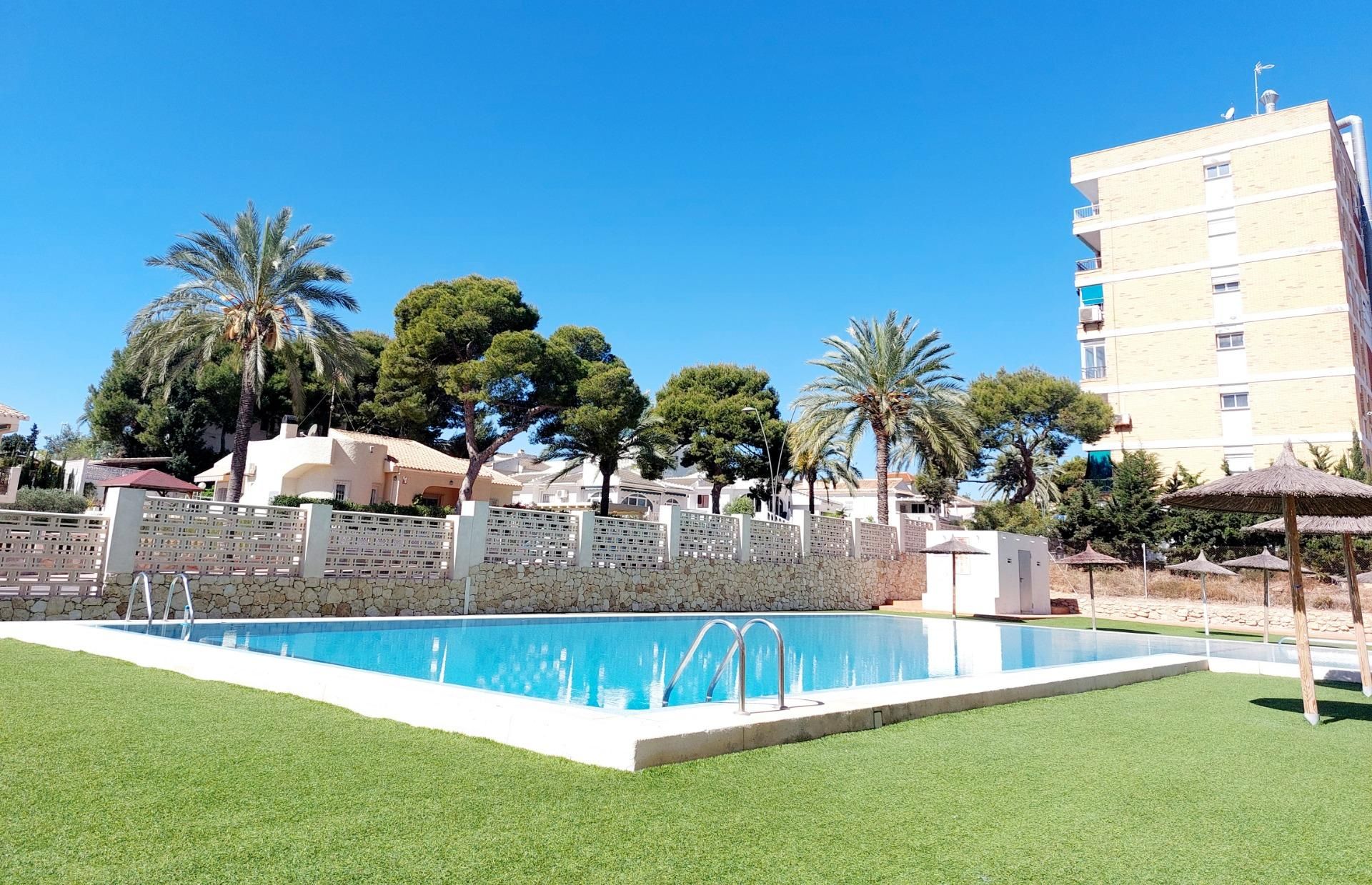 Piscina de Piso en venta en Orihuela con Terraza y Piscina comunitaria