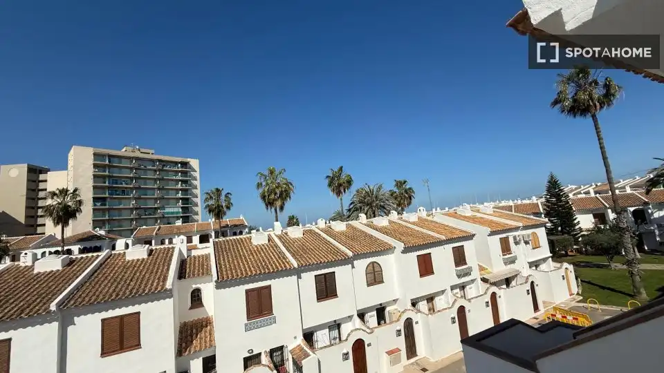 Vista exterior de Apartament per a compartir en La Manga del Mar Menor amb Aire condicionat, Terrassa i Moblat