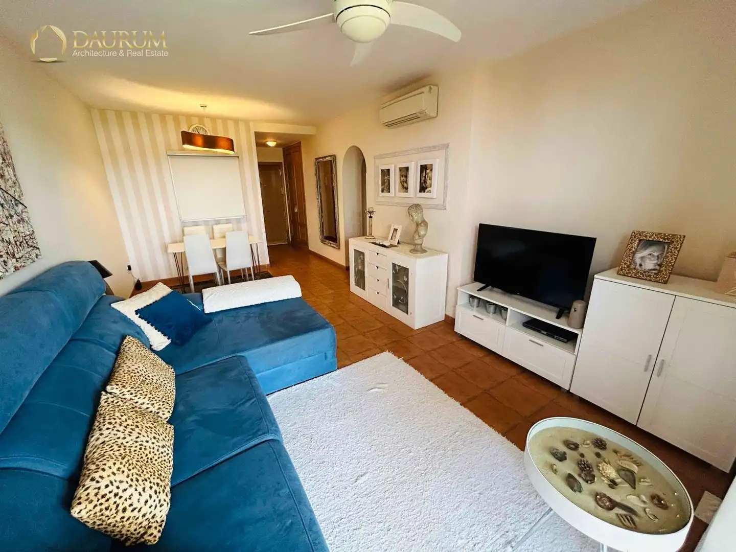 Wohnzimmer von Einfamilien-Reihenhaus zum Verkauf in Torrox mit Klimaanlage, Heizung und Privatgarten