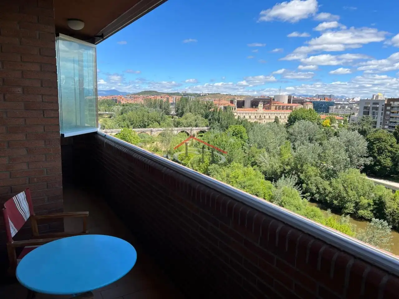 Terrassa de Àtic de lloguer en León Capital  amb Calefacció, Parquet i Terrassa