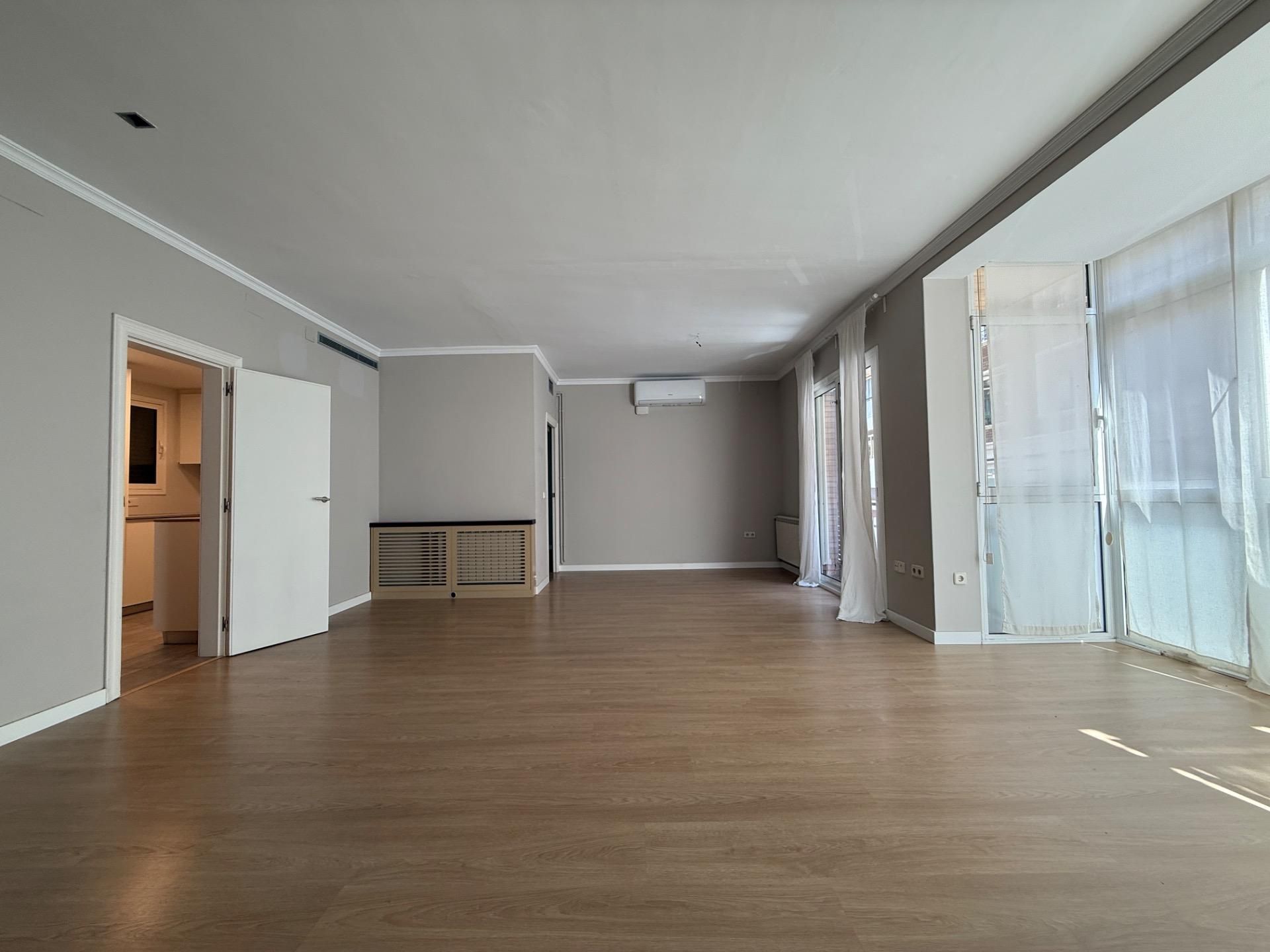 Living room of Flat for sale in  Barcelona Capital  with Air Conditioner, Heating and Parquet flooring