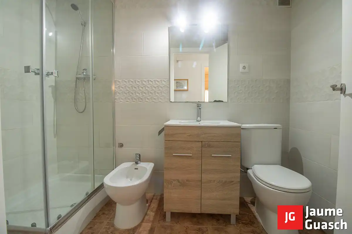 Baño de Piso en venta en Torredembarra con Aire acondicionado, Calefacción y Terraza