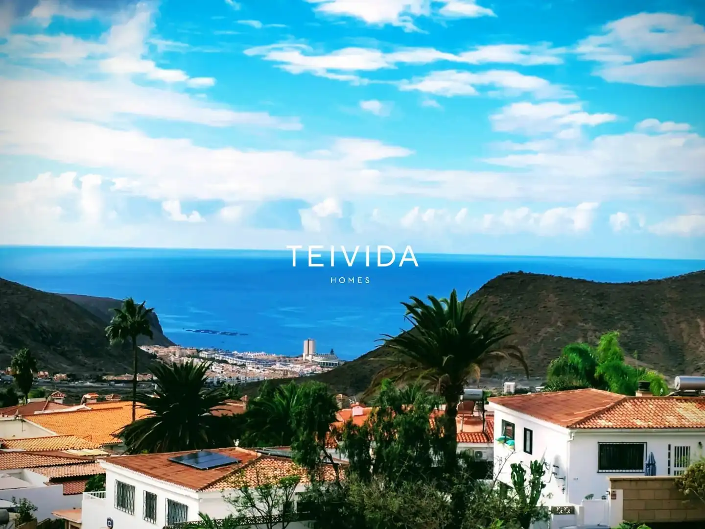 Vista exterior de Piso en venta en Arona con Piscina, Amueblado y Piscina comunitaria