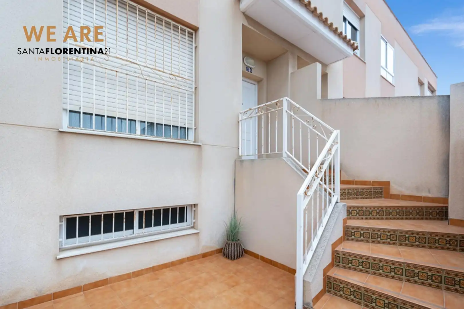 Vista exterior de Dúplex en venda en Cartagena amb Aire condicionat, Calefacció i Jardí privat