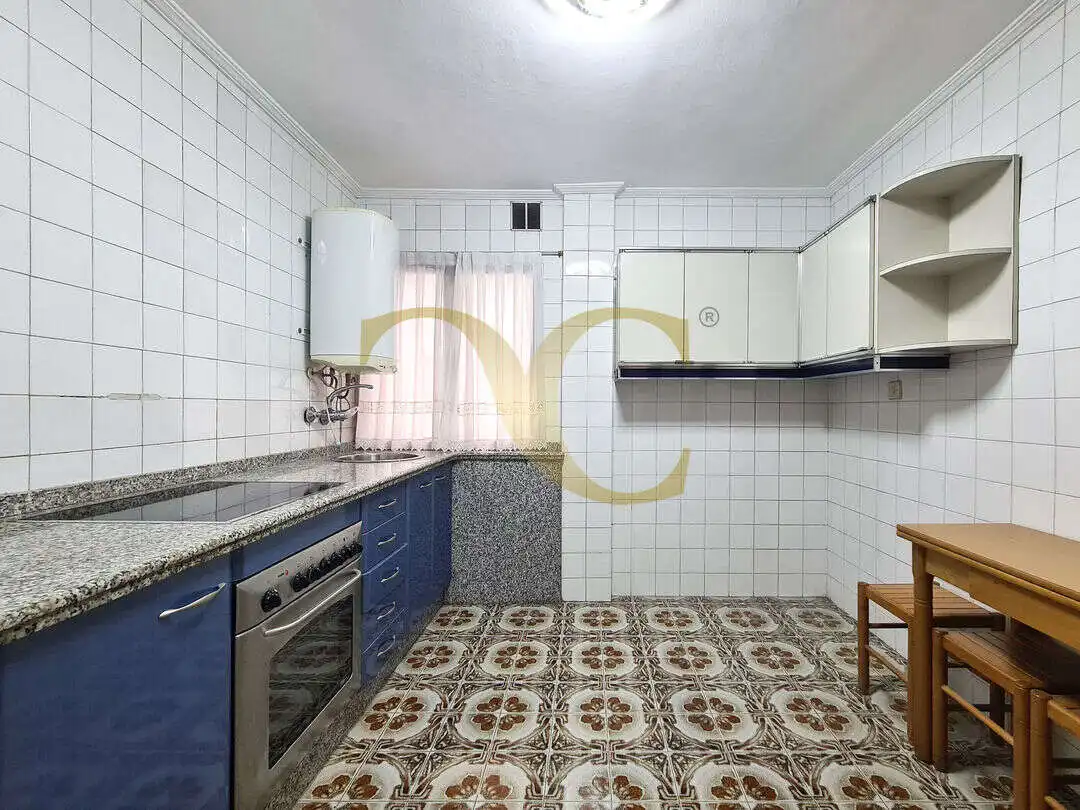 Cocina de Piso en venta en Oviedo  con Terraza