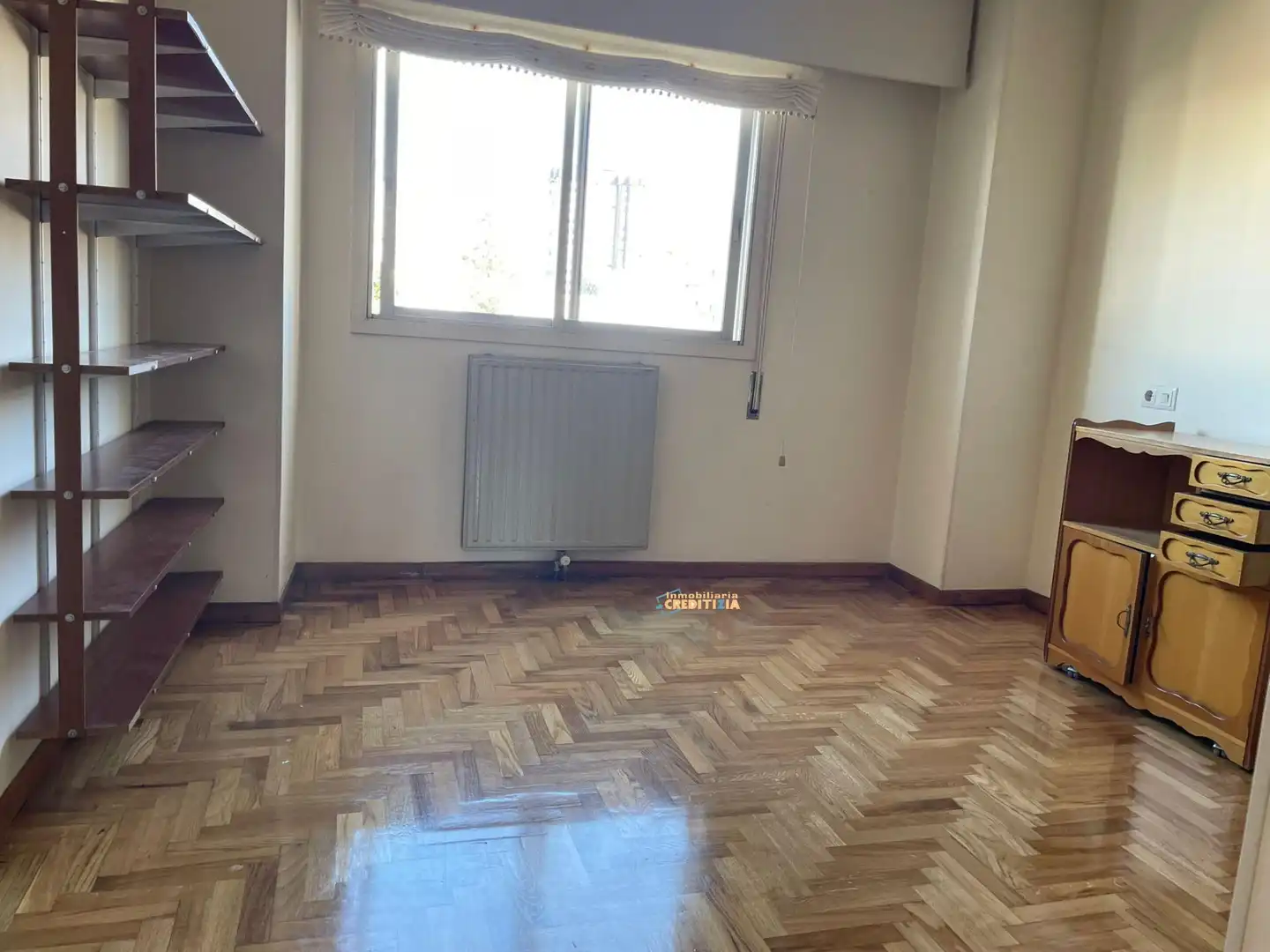 Dormitori de Pis en venda en Vigo  amb Calefacció, Parquet i Traster