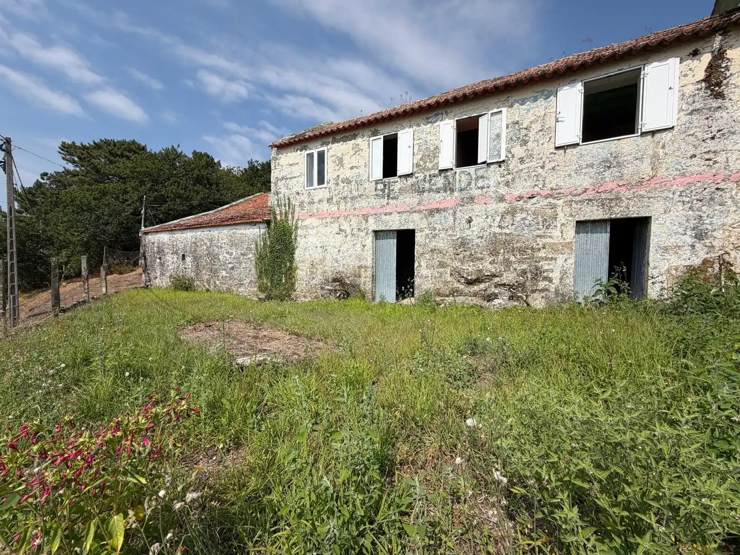 Vista exterior de Casa adosada en venda en Marín amb Jardí privat