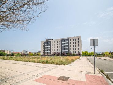 Wohnbaugrundstück zum Verkauf in Calle José María Azcona