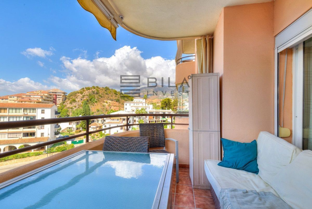 Vista exterior de Piso en venta en Fuengirola con Aire acondicionado, Terraza y Piscina