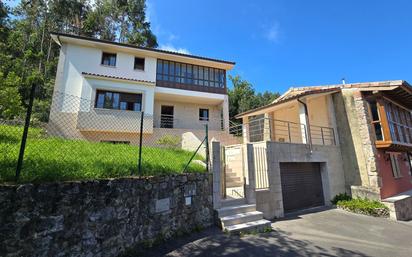 Vista exterior de Casa o xalet en venda en Llanes amb Terrassa