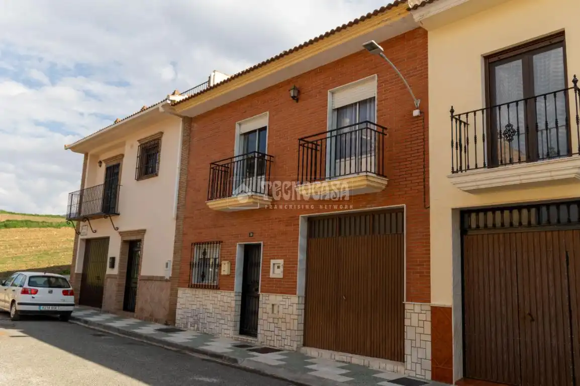 Vista exterior de Casa adosada en venta en Villanueva del Trabuco