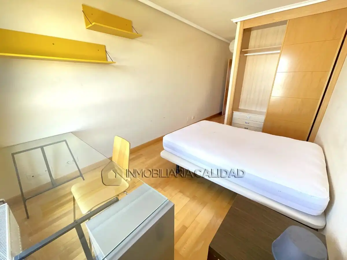 Habitación de Piso en venta en Burgos con Calefacción, Terraza y Trastero