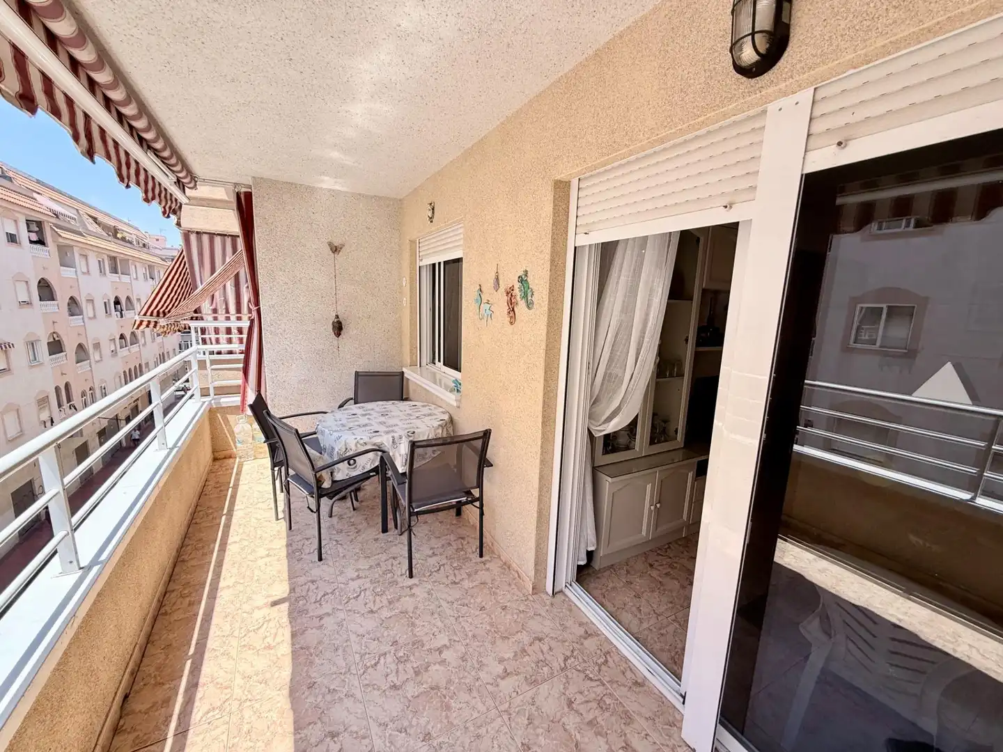 Terrassa de Apartament en venda en Torrevieja amb Terrassa, Moblat i Balcó
