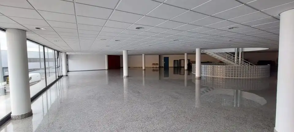 Fabrikhallen zum Verkauf in Camargo