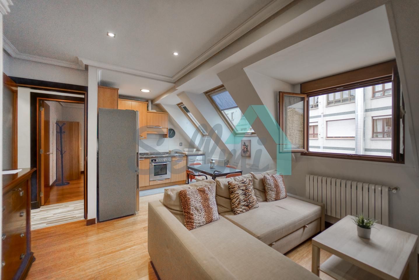 Sala d'estar de Pis de lloguer en Oviedo  amb Calefacció, Moblat i Internet