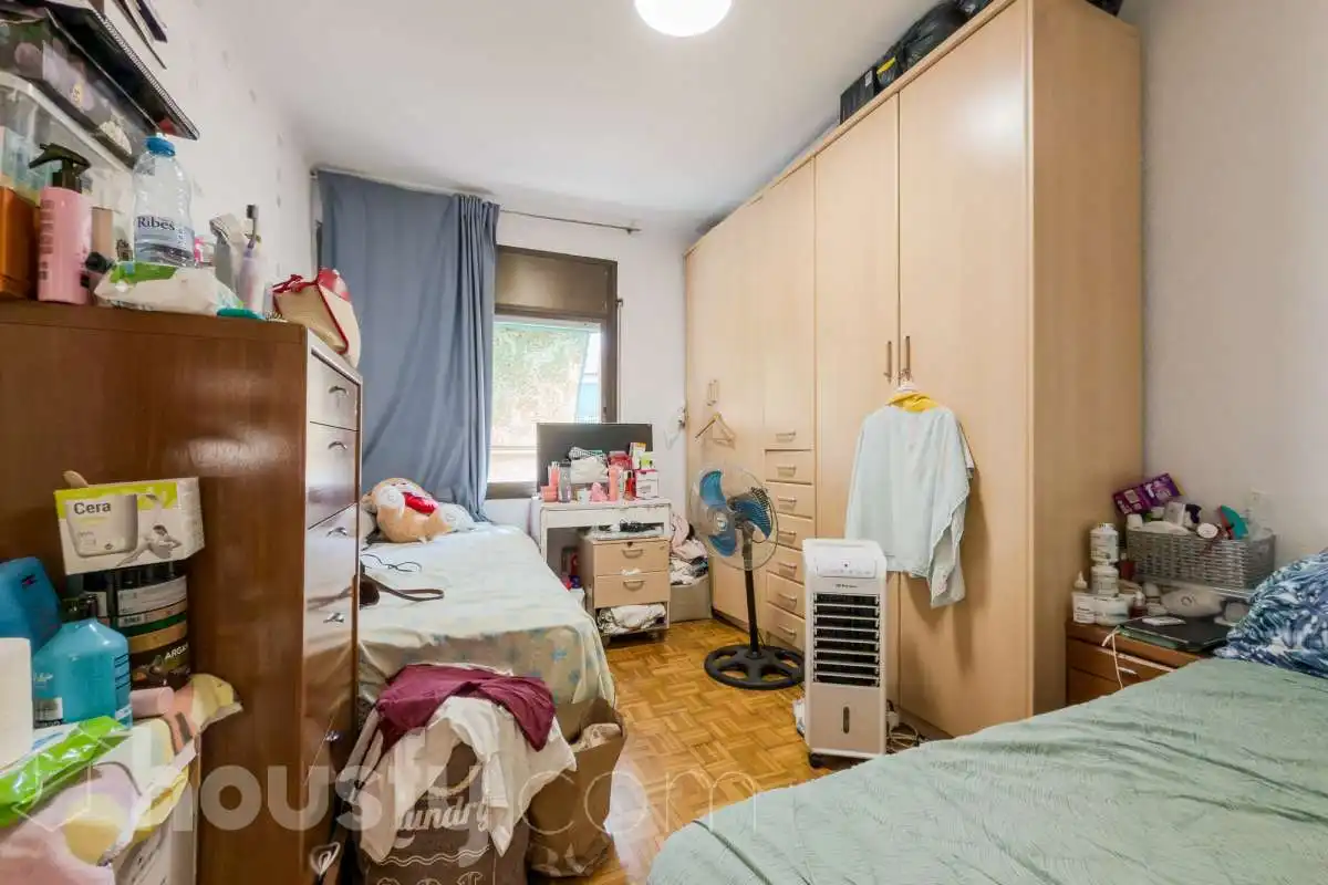 Dormitori de Pis en venda en Barcelona amb Aire condicionat i Balcó