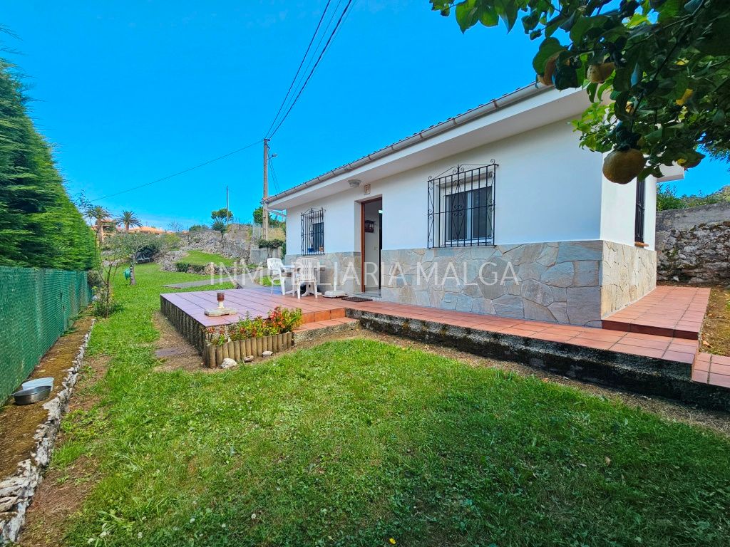 Vista exterior de Casa o xalet en venda en Ribadesella amb Jardí privat, Terrassa i Traster