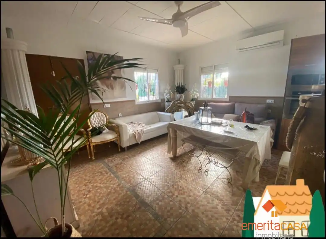 Sala d'estar de Finca rústica en venda en Arroyo de San Serván amb Piscina