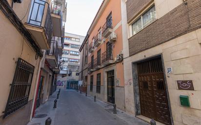 Vista exterior de Pis en venda en  Granada Capital amb Calefacció