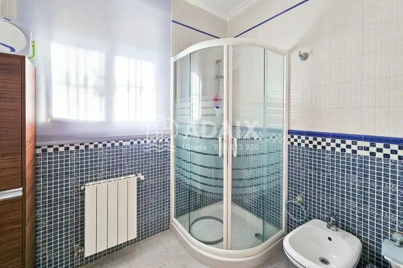 Bathroom of Houses for sale in Úbeda  with Air Conditioner, Heating and Terrace