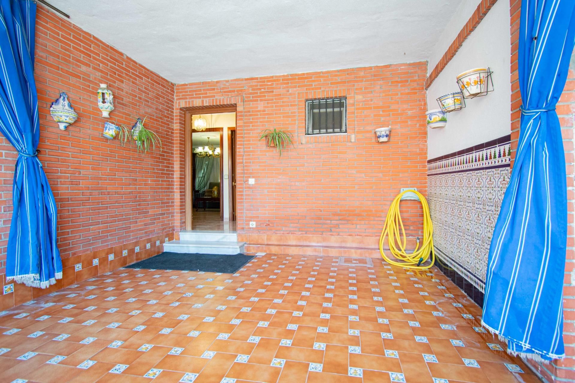 Single-family semi-detached for sale in  Sevilla Capital  with Private garden