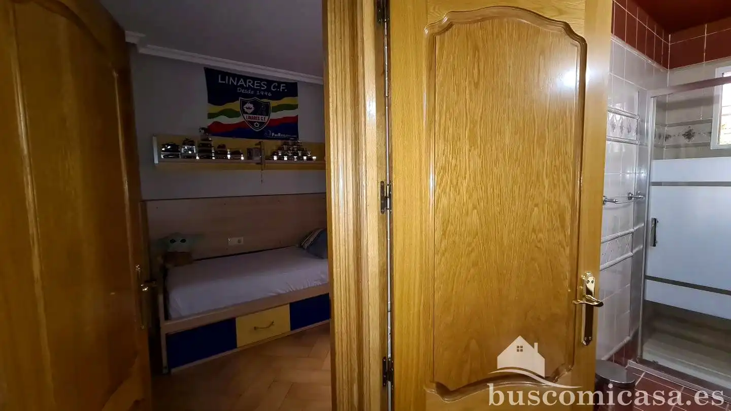 Habitación de Planta baja en venta en Linares con Aire acondicionado