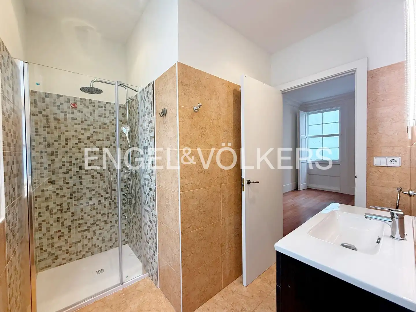 Baño de Piso de alquiler en A Coruña Capital  con Calefacción, Parquet y Balcón