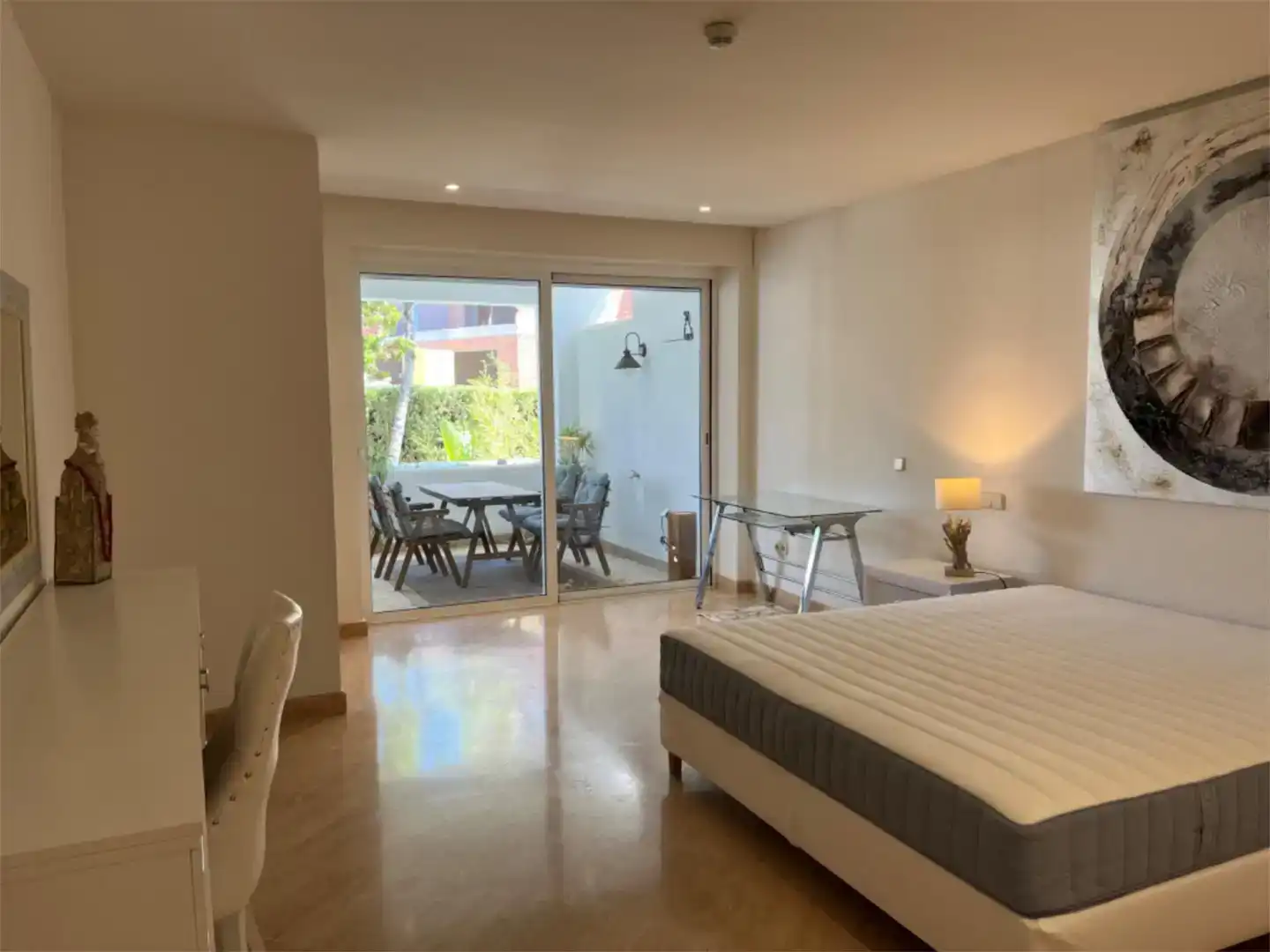 Dormitori de Pis de lloguer en Marbella amb Aire condicionat i Balcó