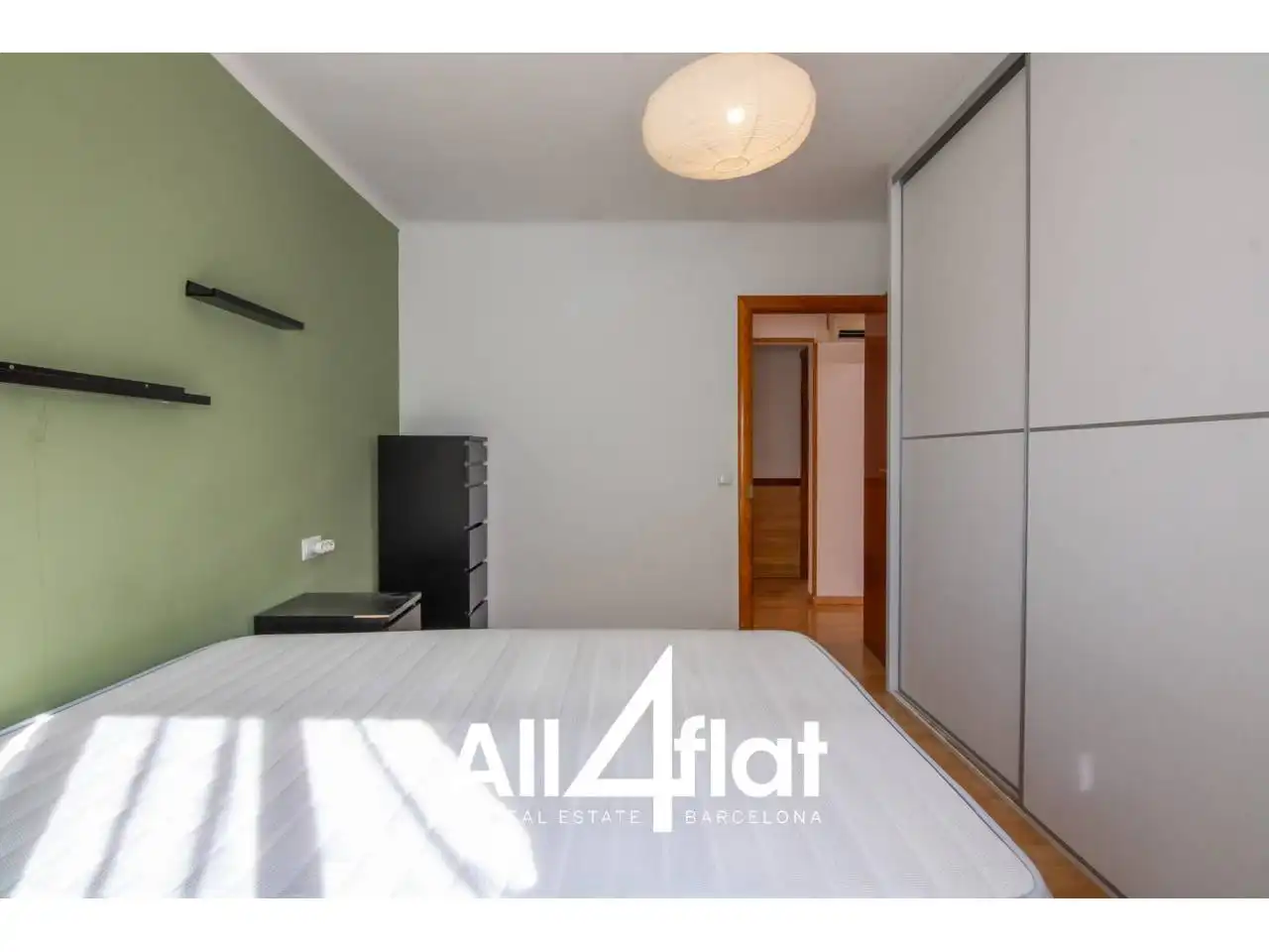 Bedroom of Flat for rent in Esplugues de Llobregat  with Air Conditioner, Heating and Parquet flooring