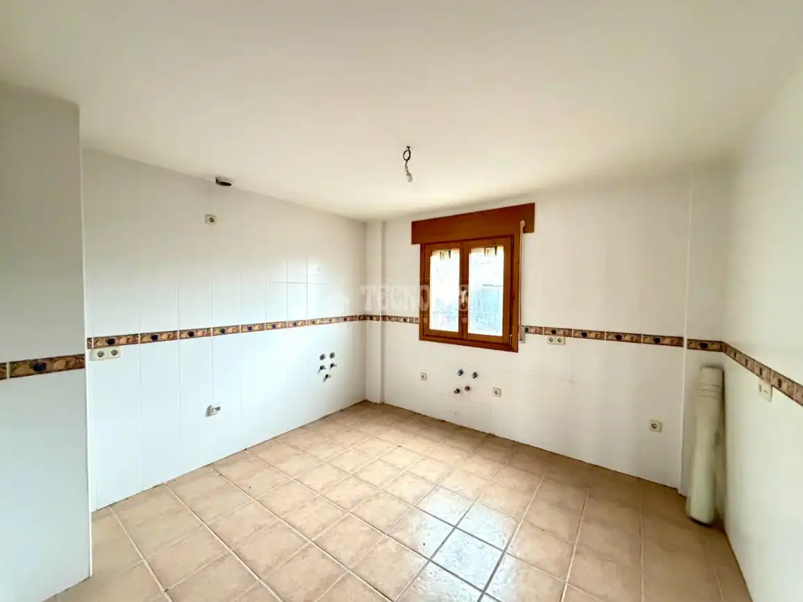 Cuina de Casa adosada en venda en Sigüenza amb Aire condicionat i Calefacció
